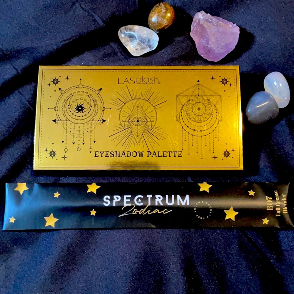 LaSPLASH MAGIC EYESHADOW PALETTE w/ Brush